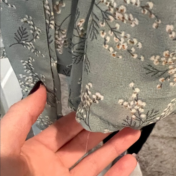 She + Sky Sage Floral romper - Picture 3 of 5